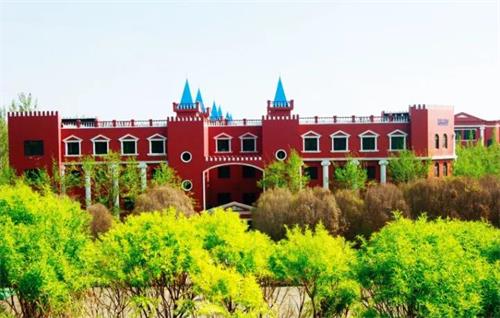 新疆大光华国际学校校园景观 新疆大光华国际学校校园景观